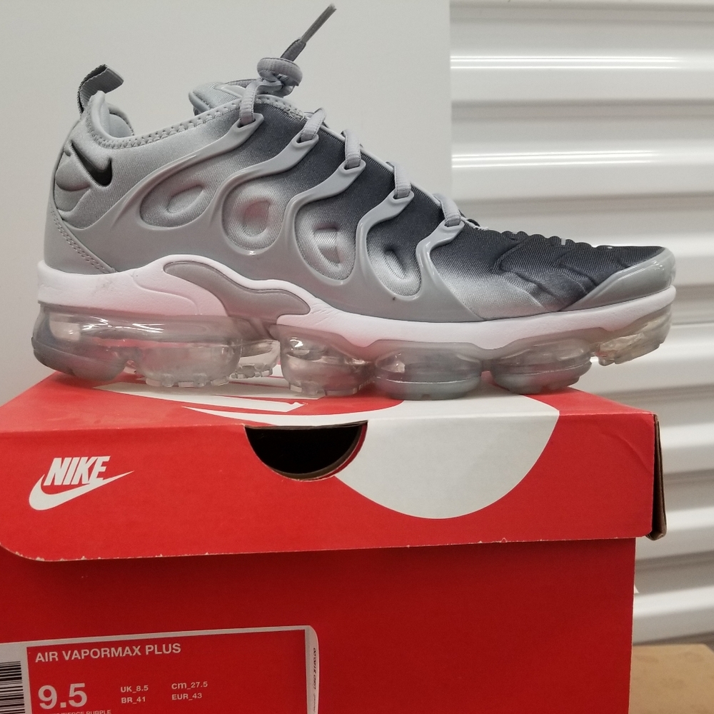Nike vapormax plus wolf grey/black-white 9.5